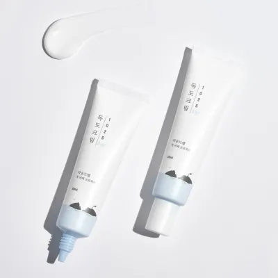 Round Lab 1025 Dokdo Eye Cream – Nawilżający Krem pod Oczy Rozjaśniający Cienie – 30ml Round Lab 1025 Dokdo Eye Cream – Nawilżający Krem pod Oczy Rozjaśniający Cienie – 30ml