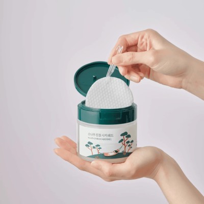 Round Lab Pine Calming Cica Toner Pad – Kojące płatki tonizujące z sosną i wąkrotą azjatycką