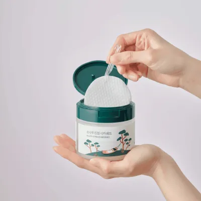 Round Lab Pine Calming Cica Toner Pad – Kojące płatki tonizujące z sosną i wąkrotą azjatycką – 50 szt